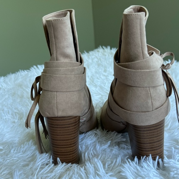 EUC. Blush pink. Closed toe ankle bootie - Picture 4 of 7